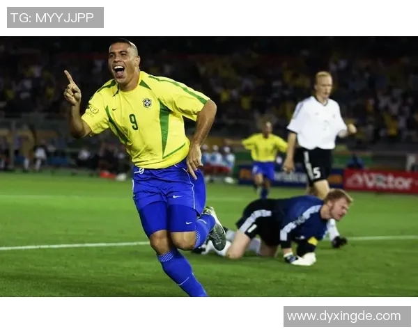 足球明星如何在比赛中突破重围的精彩瞬间视频分享