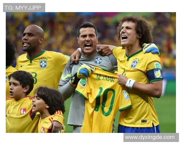 足球明星被亲吻瞬间合集精彩回顾让你感受运动场上的甜蜜与激情